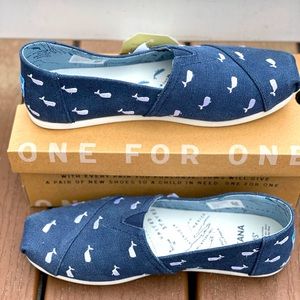TOMS Classic Navy Whale Women’s 8.5 NIB